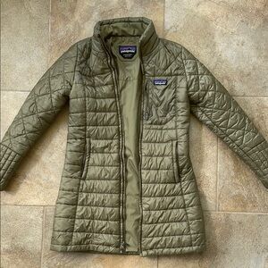 Patagonia Women's Green Quilted Puffer Jacket